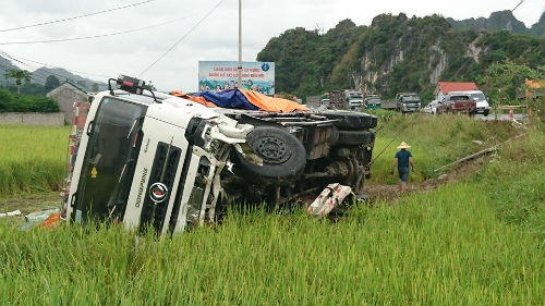 Chiếc xe tải gặp nạn.