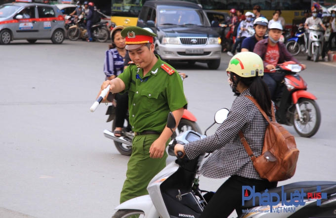 Hàng vạn người ùn ùn đổ về Thủ đô sau kỳ nghỉ lễ