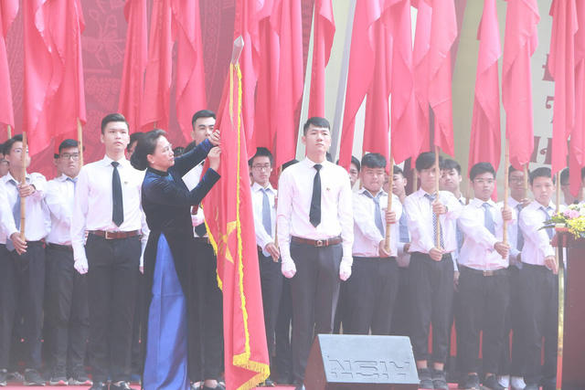 Nhà trường vinh dự được Đảng, Nhà nước trao tặng Huân chương Độc lập hạng Ba.