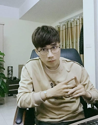 Hãy luôn luôn tin vào bản thân mình, quan trọng nhất: Hãy làm những việc đúng với đam mê, đam mê nhưng không hão huyền...