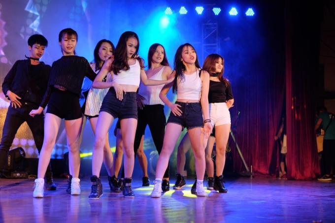 Sinh vi&ecirc;n trường B&aacute;o