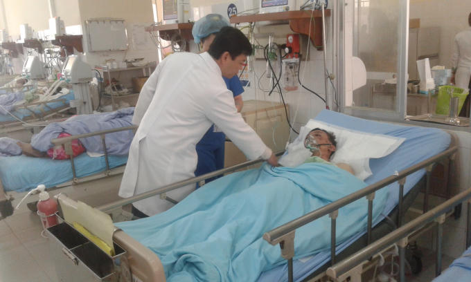 Tài xế xe tải đang trong tình trạng nguy kịch.