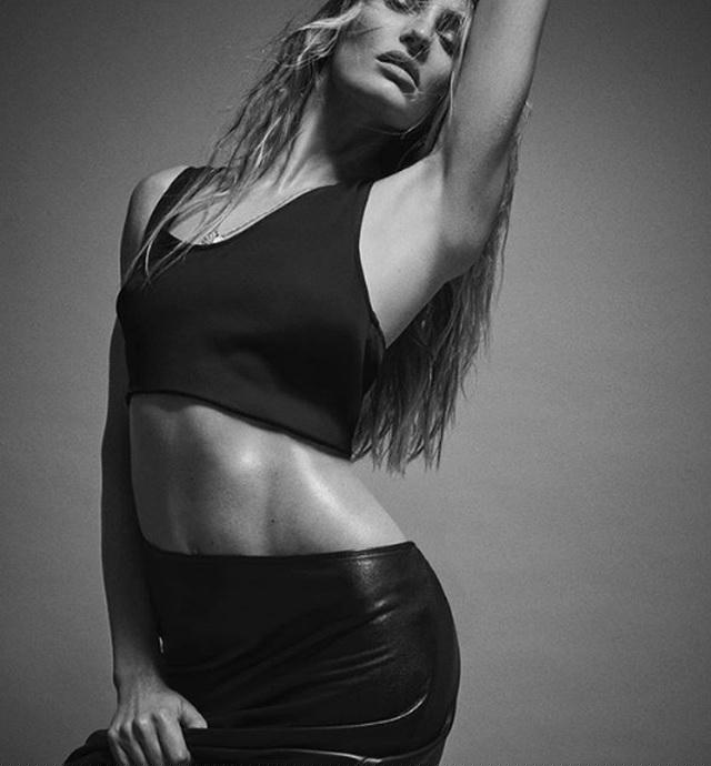 Candice Swanepoel liên tục lọt Top những siêu mẫu có thu nhập cao nhất thế giới từ năm 2010 tới nay. Khối tài sản cô sở hữu ước chừng đã lên tới 25 triệu USD. 