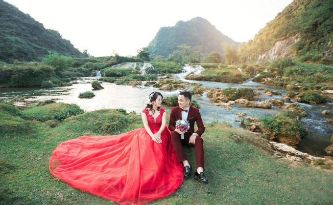Đẹp lung linh với bộ ảnh cưới tại Th&aacute;c Bản Giốc của cặp uy&ecirc;n ương người T&agrave;y