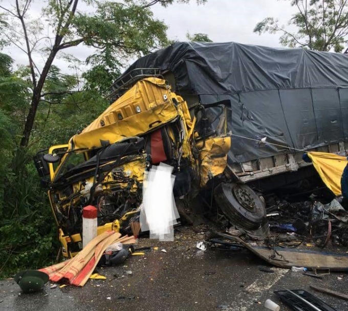 Tai nạn liên hoàn giữ 3 chiếc xe tải khiến ít nhất 3 người thương vong. Ảnh Facebook TPD.