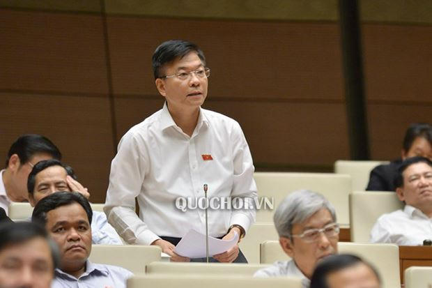 Bộ trưởng Bộ Tư pháp Lê Thành Long trả lời chất vấn của ĐBQH.