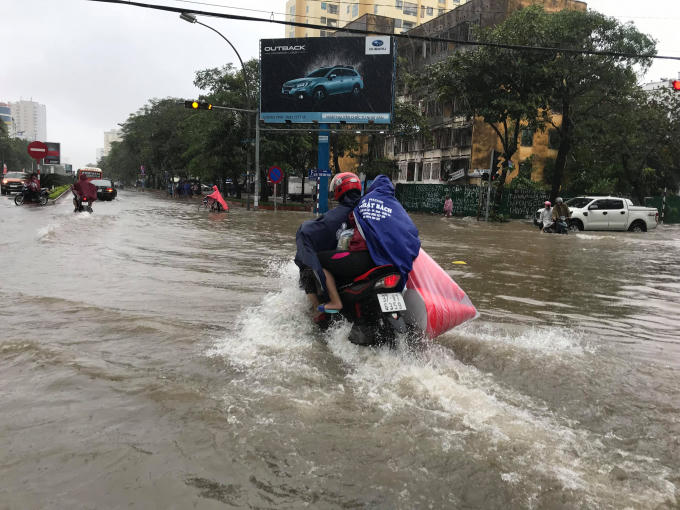 Hiện tại mưa vẫn đang tiếp diễn tình trạng ngập vẫn chưa được cải thiện.