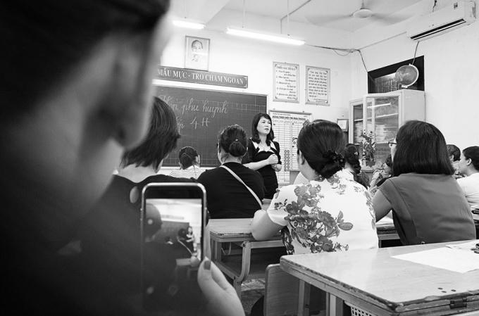 Cô giáo chia sẻ cảm xúc của mình với các phụ huynh học sinh.
