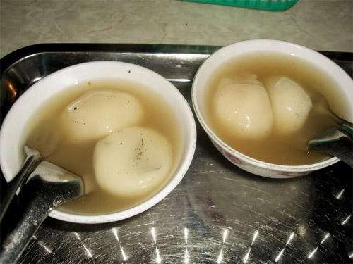 Món bánh trôi tàu đã làm không ít người mê mẩn bởi cái vị ngọt thanh trong những ngày đầu đông. Ảnh: news.zing.vn