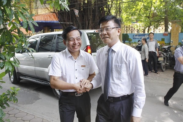 Phó Tổng Biên tập Báo Pháp luật Việt Nam - Vũ Hoàng Diệp đón tiếp Bộ trưởng Bộ Tư Pháp Lê Thành Long.
