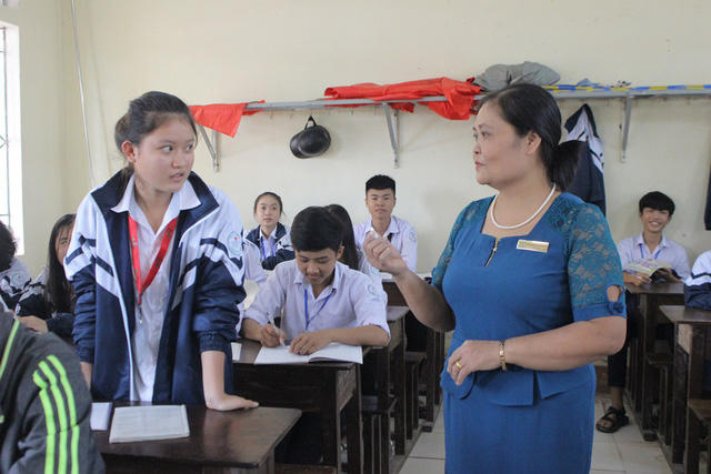 Mỗi bài học của cô Thúy đều hấp dẫn học sinh bởi phương pháp gần gũi và thực tiễn.