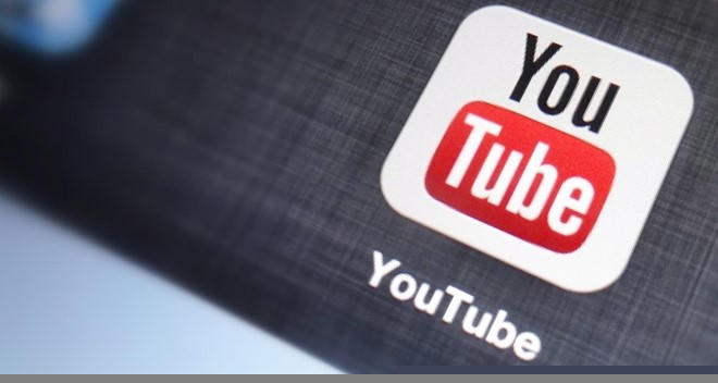 Nhiều quảng cáo của các doanh nghiệp bị gắn với video, clip phản cảm, có thể gây ảnh hưởng lớn đến thương hiệu. Ảnh minh họa: KT.