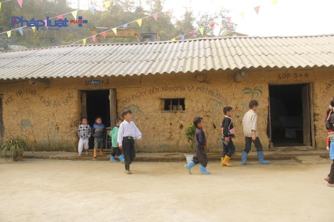 Ngôi trường tuy đơn sơ, mộc mạc nhưng mọi thứ gọn gàng, sạch sẽ.