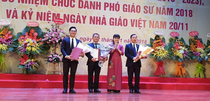 PGS.TS. Trịnh Tiến Việt; PGS.TS. Nguyễn Tiến Vinh và PGS.TS. Nguyễn Minh Tuấn nhận Quyết định bổ nhiệm chức danh PGS.