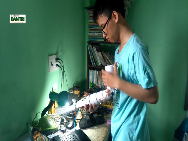 Nam sinh “cánh tay robot cho người khuyết tật” giành giải Ba cuộc thi Khoa học Kỹ thuật Quốc tế