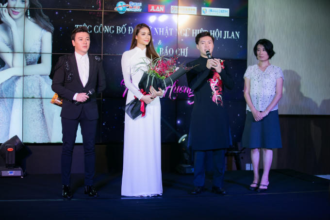 Phạm Duy Anh - Ủy viên quản trị hiệp hội – Giám đốc điều hành học viện tiếng Nhật GAG vô cùng cảm kích  tấm chân tình của cô  khi đã đồng hành cùng JLAN, cùng Nhật ngữ GAG trong suốt thời gian qua về công tác giáo dục.