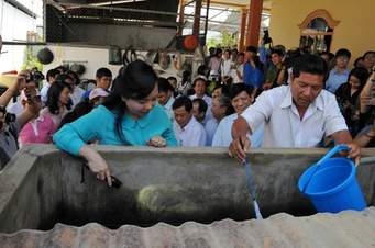 Tổ chức chiến dịch "Người dân tự diệt muỗi, loăng quăng, phòng chống bệnh do vi rút Zika và sốt xuất huyết" (ảnh internet).