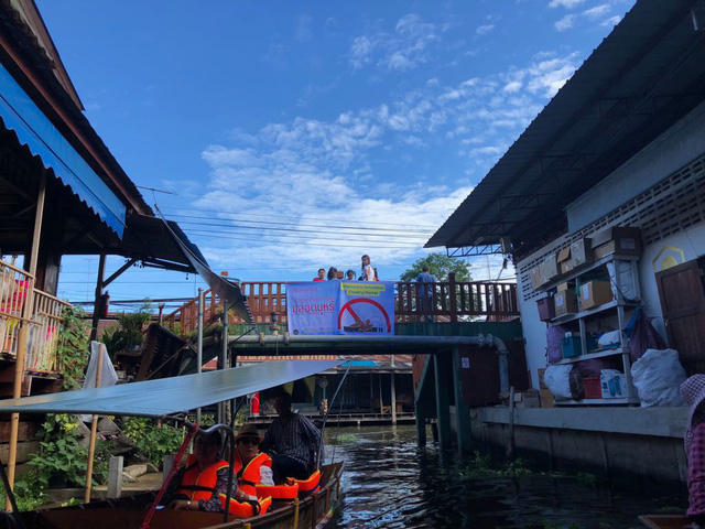 Chợ nổi Floating market Dumnoen Saduak Thái Lan, nơi thực hiện điểm mô hình không khói thuốc. Luật của Thái Lan cũng quy định không được hút thuốc ở tất cả các chợ. Ảnh: H.Hải