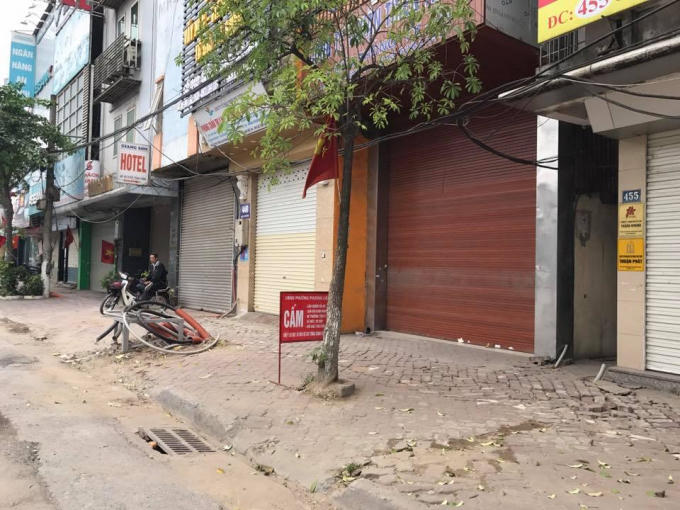 Nhiều cửa hàng trên đường Giải Phóng đóng cửa hàng loạt để nghỉ lễ.