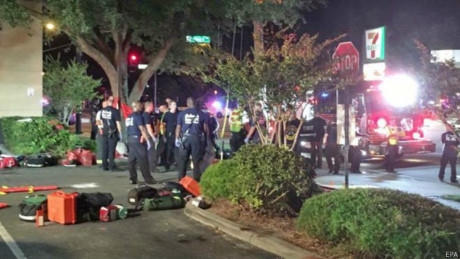 Cảnh sát, FBI và một đội rà phá bom đã được điều tới hiện trường. Ảnh: Reuters