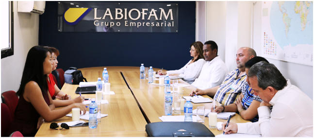 Ông Alfred Remoberto Dorta Crespo, TGĐ Tập đoàn Labiofam, ngồi giữa, bên phải