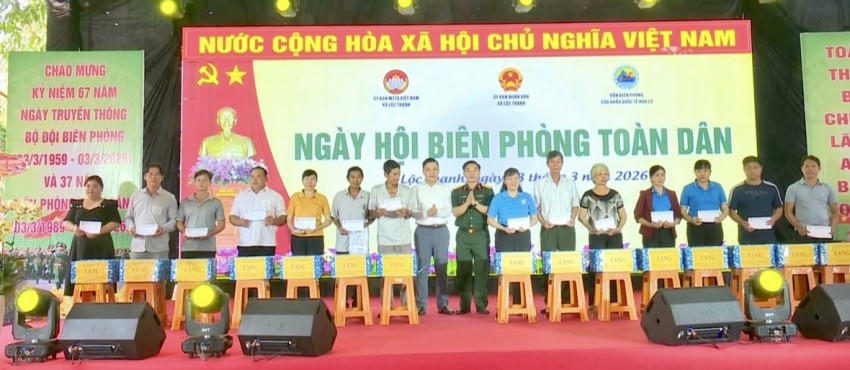 Ban tổ chức đã tặng hơn 1.100 phần quà, tổng trị giá gần 1 tỷ đồng
