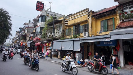 Phố cổ Hà Nội được thiết kế kiểu ô bàn cờ, hiếm khi ùn tắc, ngập úng. Ảnh: Lê Anh Dũng
