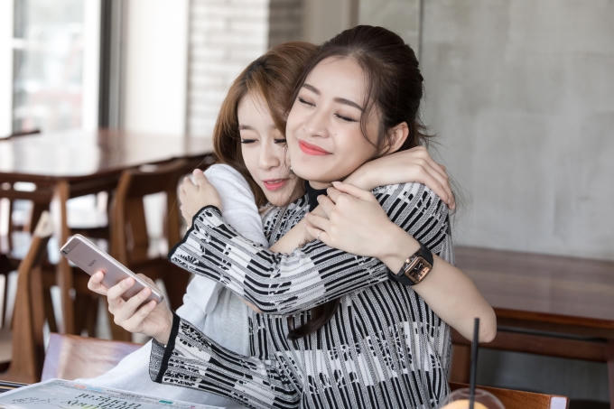 Chi Pu đọ sắc c&ugrave;ng Ji-yeon (T-ara) tại H&agrave;n Quốc