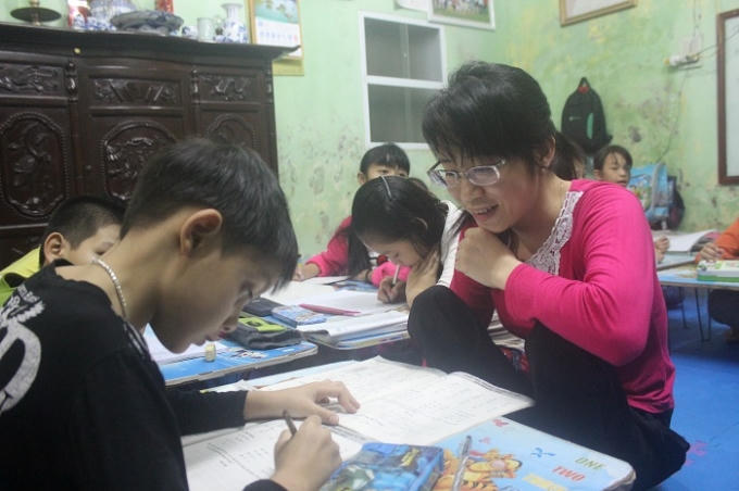 Dạy học cho các em nhỏ là niềm vui, nguồn sống của cô giáo trẻ này.