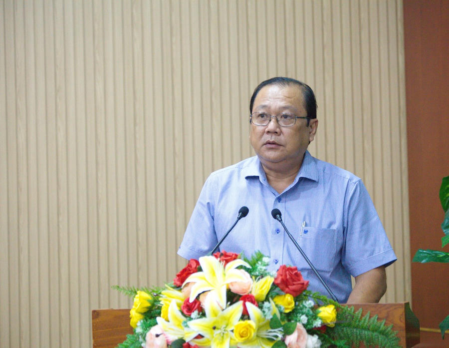 Ông Nguyễn Văn Đen – Phó Giám đốc Sở Văn hóa, Thể thao và Du lịch tỉnh, thành viên Tiểu ban Thông tin – Tuyên truyền cuộc bầu cử thông tin tại họp báo.