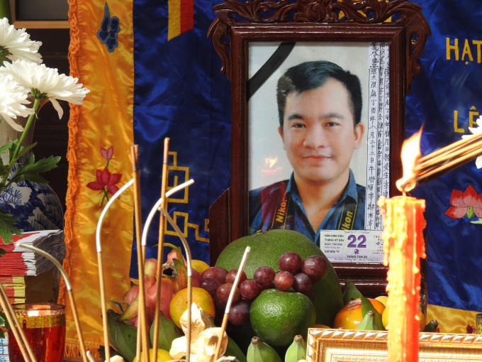 Phóng viên Đinh Hữu Dư sinh năm 1988, đang công tác tại TTXVN, qua đời do tai nạn khi đang tác nghiệp tại Yên Bái.