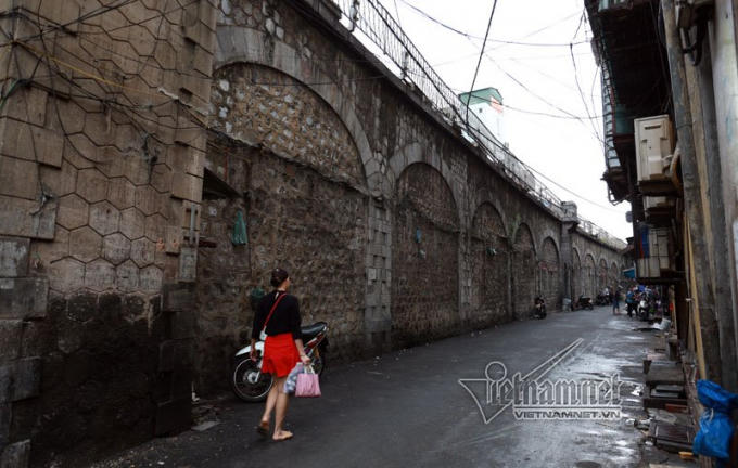 127 v&ograve;m cầu trăm tuổi H&agrave; th&agrave;nh trước ph&uacute;t đục th&ocirc;ng