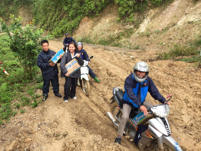 FrieslandCampina Việt Nam đến với người d&acirc;n v&ugrave;ng lũ, lụt