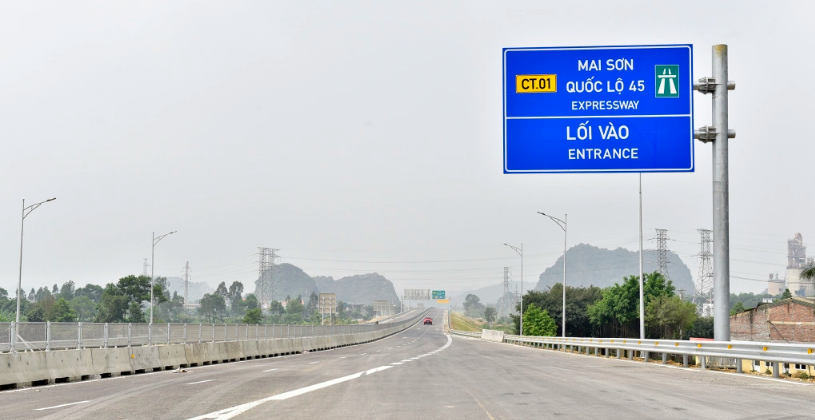 Cao tốc Mai Sơn - quốc lộ 45. Ảnh: Lê Hoàng