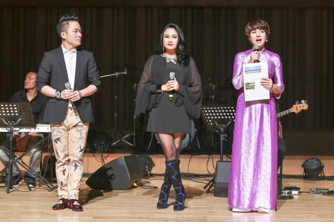 Diễm Quỳnh làm MC cho đêm nhạc Chảy đi sông ơi.