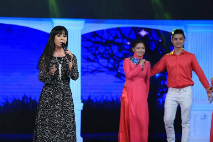Ánh Tuyết thể hiện bài hát của nhạc sĩ Hoàng Nguyên – Em chờ anh trở lại.