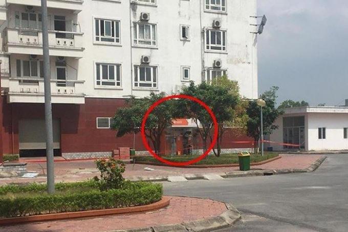 C&acirc;y ATM nghi bị g&agrave;i m&igrave;nh nằm cạnh chung cư.