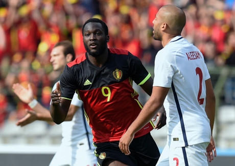 Lukaku ăn mừng bàn mở tỷ số. Ảnh: Getty.