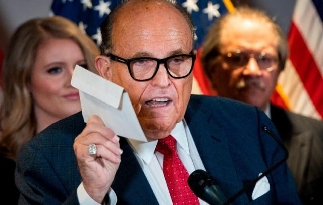 Đội ngũ luật sư, những người níu giữ hy vọng cho Tổng thống Trump, bao gồm những ai?