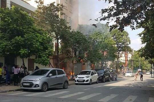 Vợ chồng ông Leng bị ngọn lửa bao trùm khiến hai ông bà bị bỏng rất nặng.