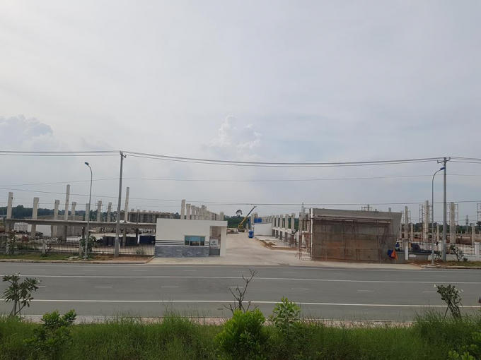 Khu đất của bà Oanh khiếu nại đang được xây dựng nhiều hạng mục.