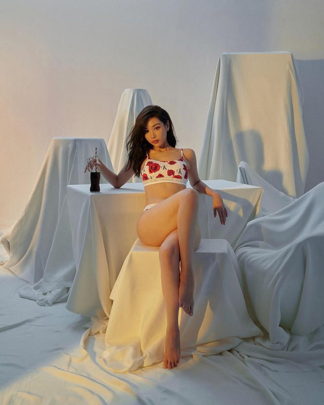 Nữ ca sĩ ‘Ghen Cô Vy’ tung ảnh nội y còn ‘thả rông’, khoe đường cong sexy - ảnh 3