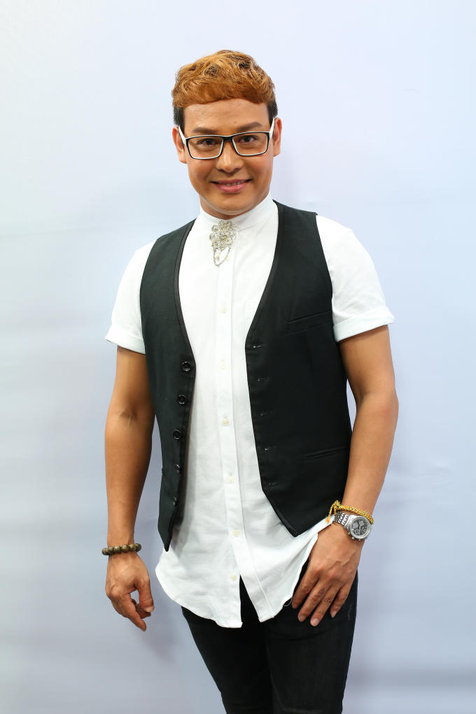 Quán quân Minh Dũng vẫn chăm chỉ chạy show, bán tóp mỡ sau khi đăng quang Tiếu Lâm Tứ Trụ
