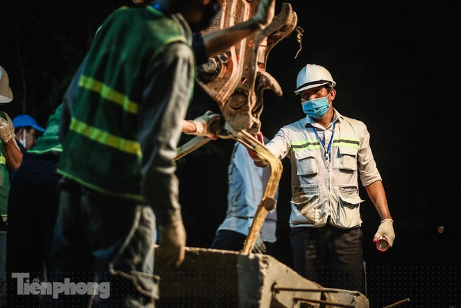 Lặng lẽ mưu sinh giữa chợ, ven hồ trong kỳ nghỉ lễ - ảnh 7