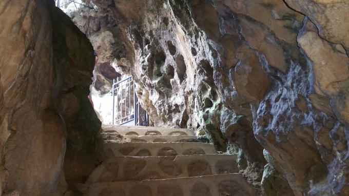 Lối ra phía cuối động Ngườm Ngao.