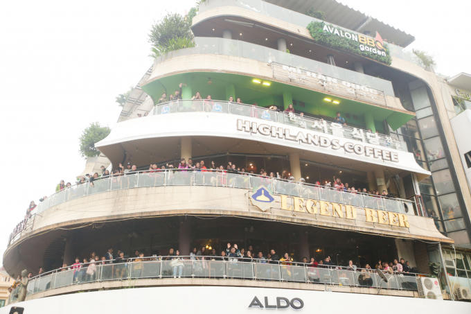 Mỹ T&acirc;m x&uacute;c động khi nhiều fans đồng thanh h&aacute;t c&ugrave;ng c&ocirc; trong loạt tiết mục mới nhất