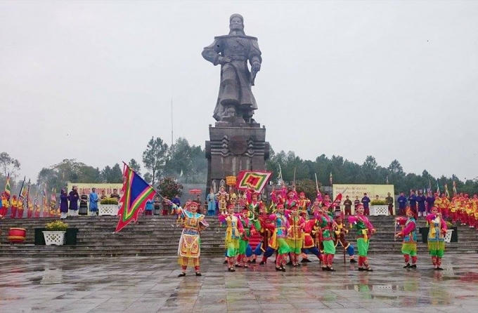 Chương trình nghệ thuật đặc sắc tái hiện lại hình ảnh người anh hùng áo vải cờ đào Nguyễn Huệ lên ngôi Hoàng đế vào ngày 22 tháng 11 năm Mậu Thân (1788).