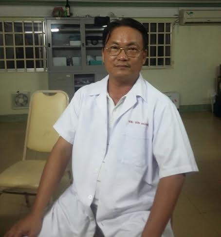 Bác sỹ Nguyễn Văn Hùng, Giám đốc Bệnh viện Phụ sản Vuông Tròn.