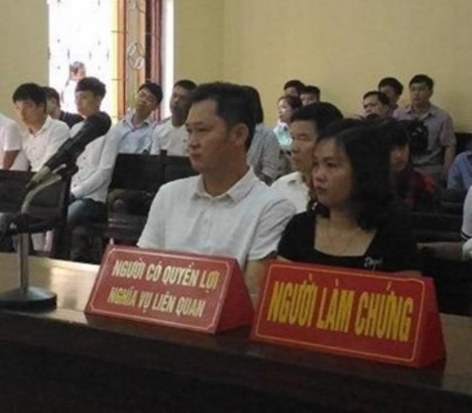 Nhà báo Nguyễn Ngọc Quang (áo trắng) bị hại trong vụ án.