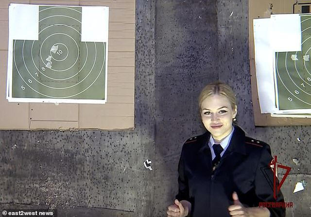 Khramtsova nói rằng ban đầu cô không muốn tham gia cuộc thi nhưng bạn bè và đồng nghiệp đã động viên cô rất nhiều.